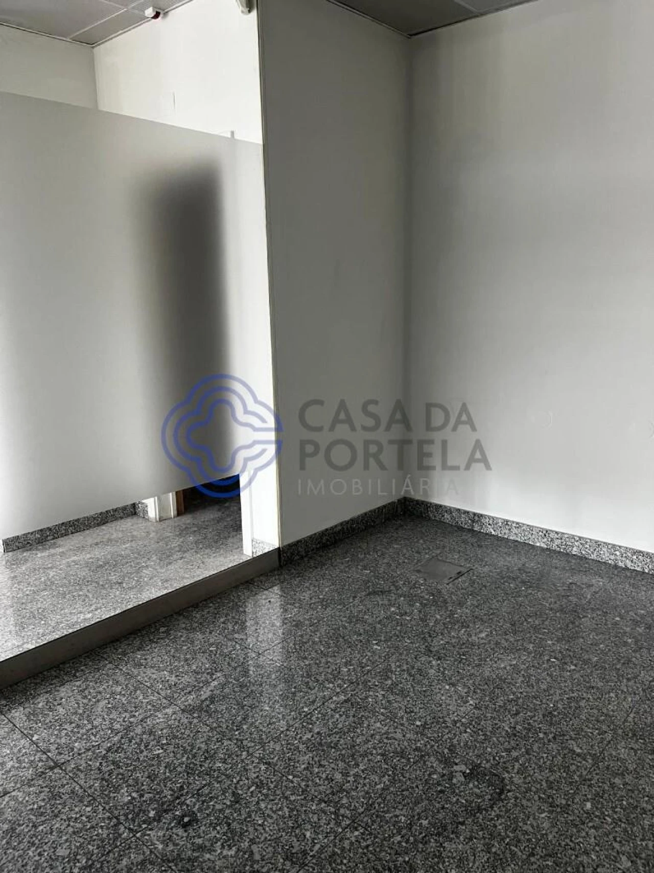 Loja para Arrendamento em Paranhos Foto 12