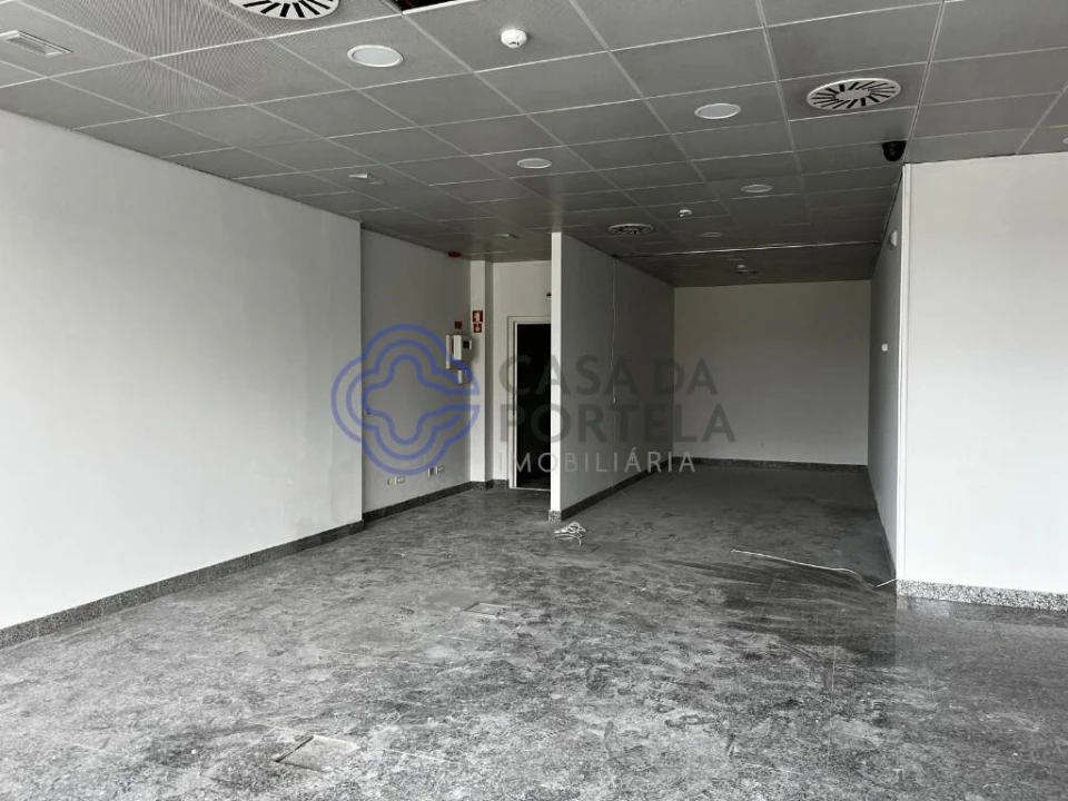 Loja para Arrendamento em Paranhos Foto 2