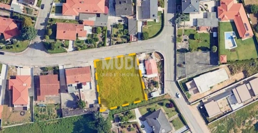 Terreno para Venda em Paços de Brandão