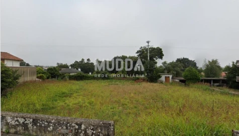Terreno para Venda em Paços de Brandão