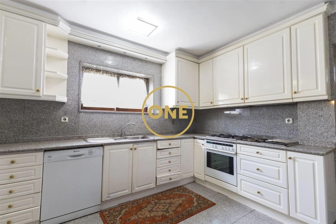 Moradia T4 para Venda em Brufe Foto 12