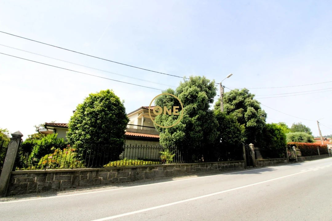 Moradia T4 para Venda em Brufe Foto 5