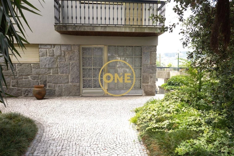 Moradia T4 para Venda em Brufe Foto 8