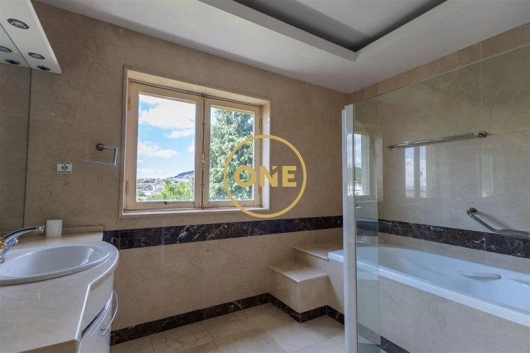 Moradia T4 para Venda em Brufe Foto 22