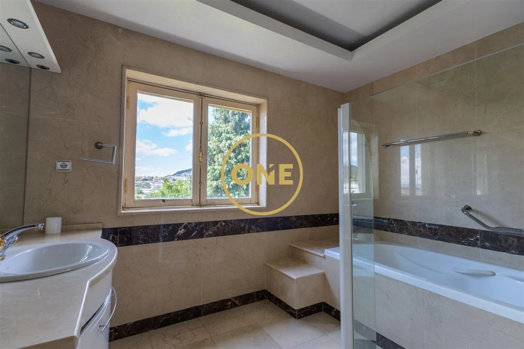 Moradia T4 para Venda em Brufe Foto 22