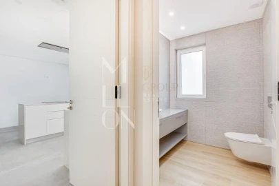 Apartamento T3 para Venda em Carcavelos e Parede
