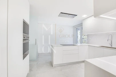 Apartamento T3 para Venda em Carcavelos e Parede