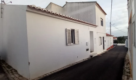 Moradia T1 para Venda em Alcantarilha e Pêra