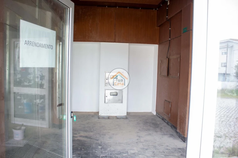 Loja para Arrendamento em Lourosa Foto 2