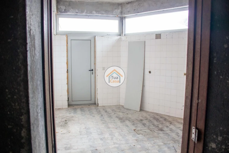 Loja para Arrendamento em Lourosa Foto 10