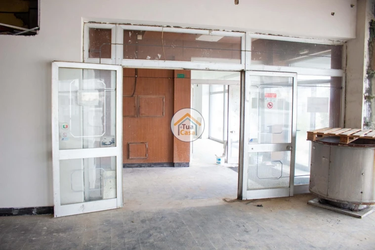 Loja para Arrendamento em Lourosa Foto 3