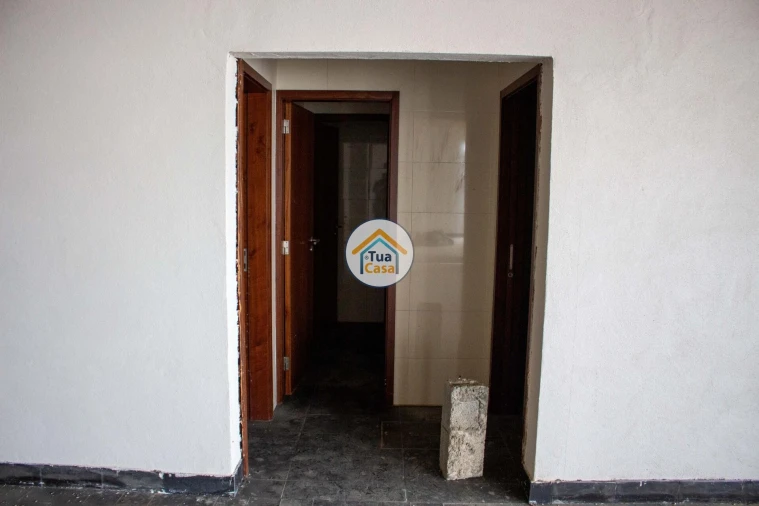 Loja para Arrendamento em Lourosa Foto 11