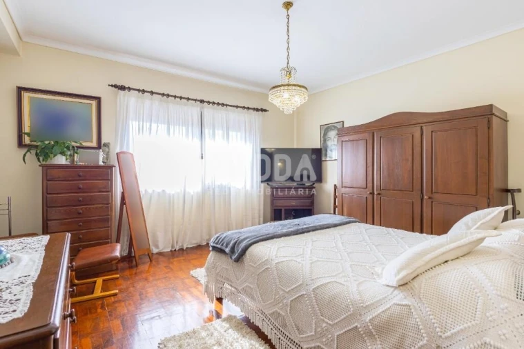 Moradia T5 para Venda em Paços de Brandão Foto 10