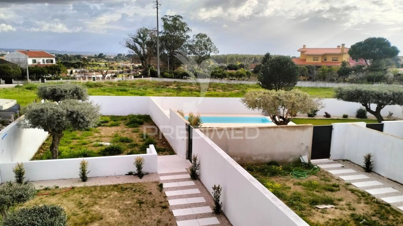 Moradia T4 para Venda em Nossa Sra de Fatima Foto 4