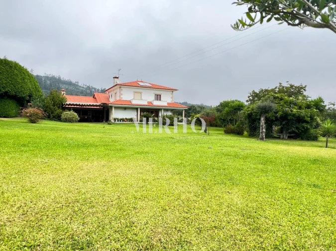 Quinta T6 para Venda em Vila Verde e Barbudo