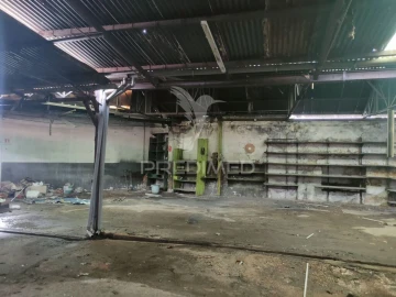 Armazém para Venda em Alcanhões