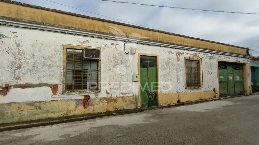Armazém para Venda em Alcanhões