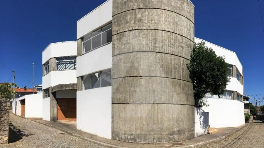 Armazém para Venda em Vila de Cucujães