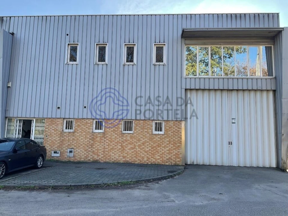 Armazém para Arrendamento em São João da Madeira Foto 2