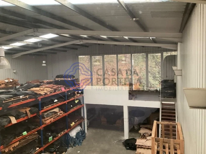 Armazém para Arrendamento em São João da Madeira Foto 12