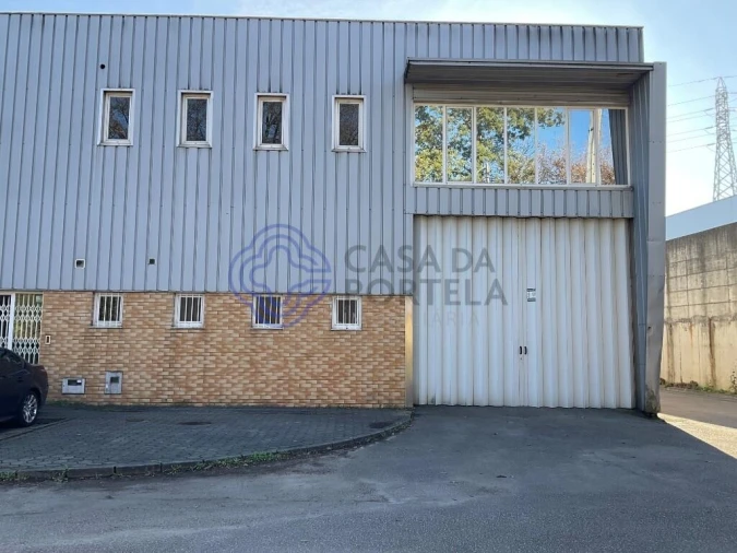 Armazém para Arrendamento em São João da Madeira Foto 3