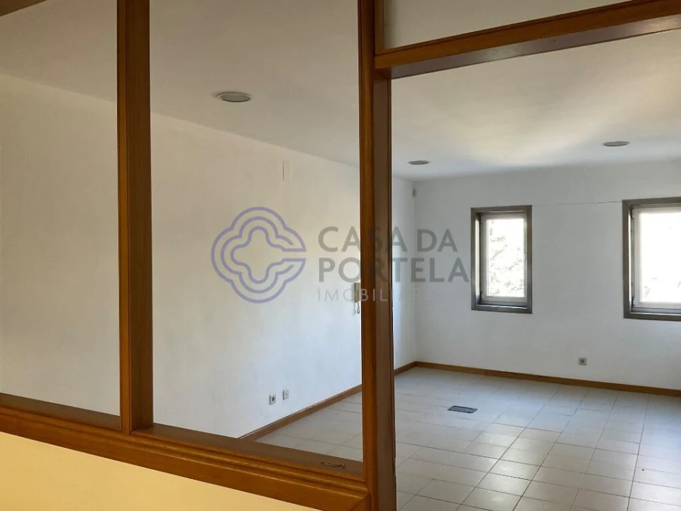 Armazém para Arrendamento em São João da Madeira Foto 8