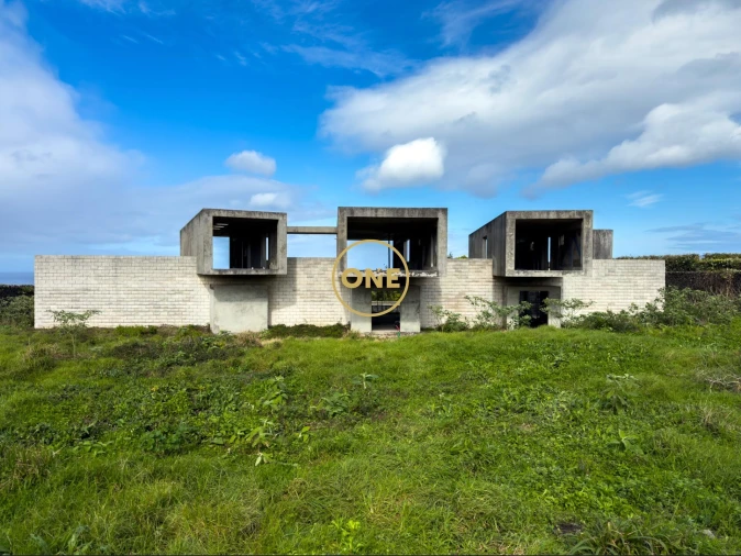 Moradia T4 para Venda em Rabo de Peixe Foto 3