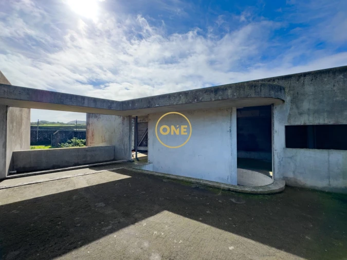 Moradia T4 para Venda em Rabo de Peixe Foto 6