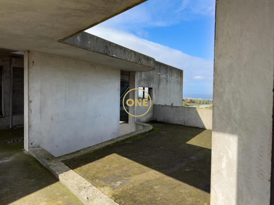 Moradia T4 para Venda em Rabo de Peixe Foto 4