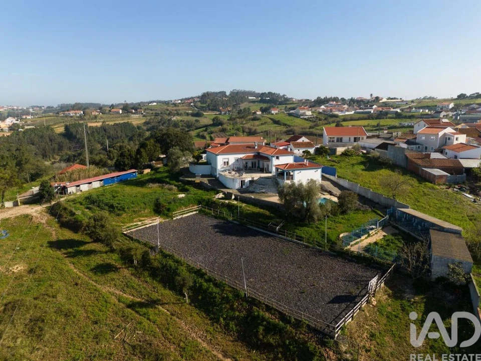 Moradia T4 para Venda em Salir de Matos Foto 3