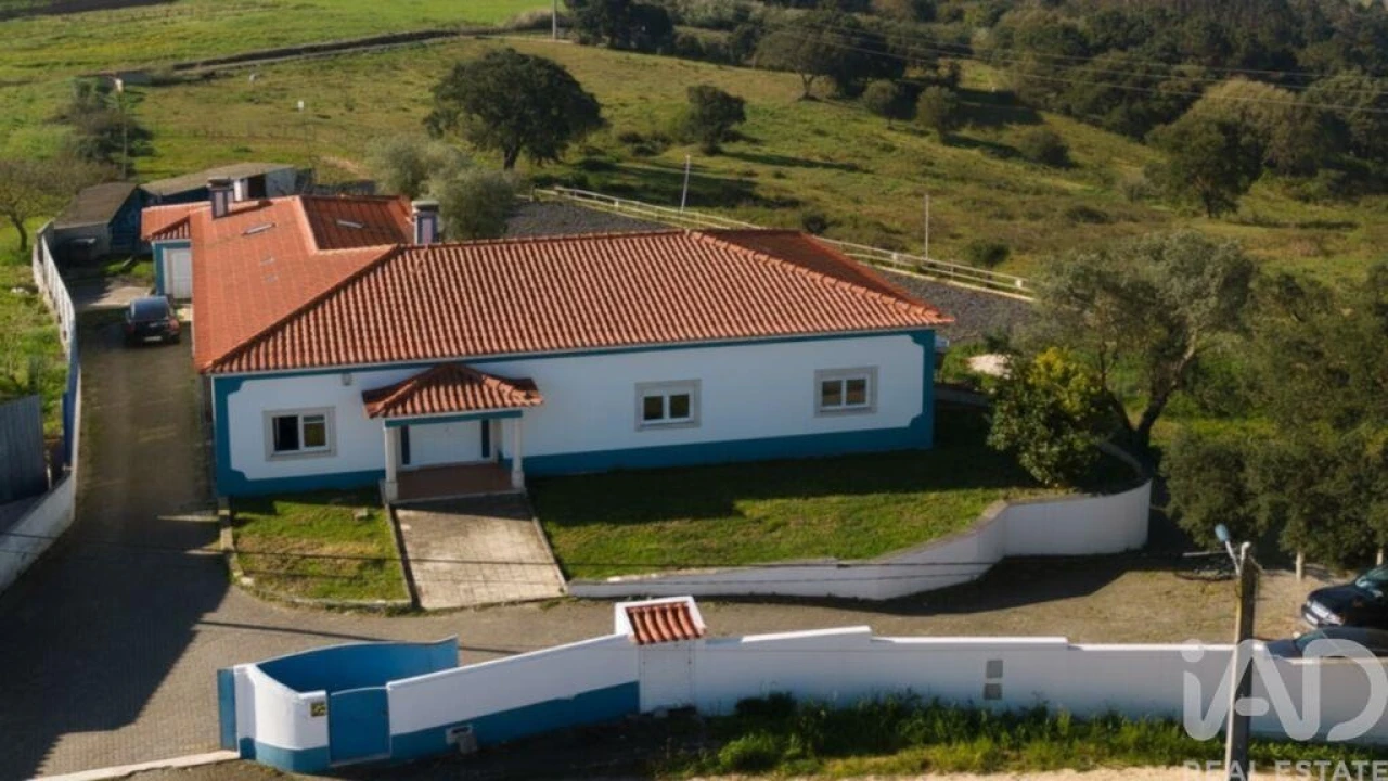 Moradia T4 para Venda em Salir de Matos Foto 2