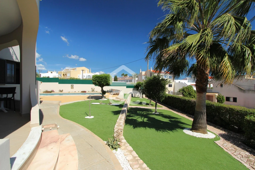 Moradia T4 para Venda em Porches Foto 53