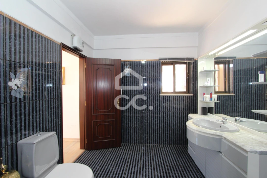 Moradia T4 para Venda em Porches Foto 34