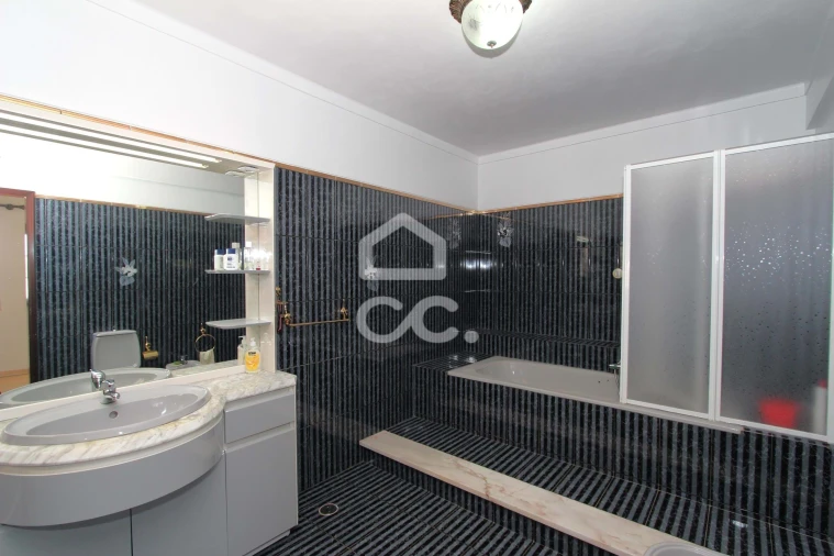 Moradia T4 para Venda em Porches Foto 33