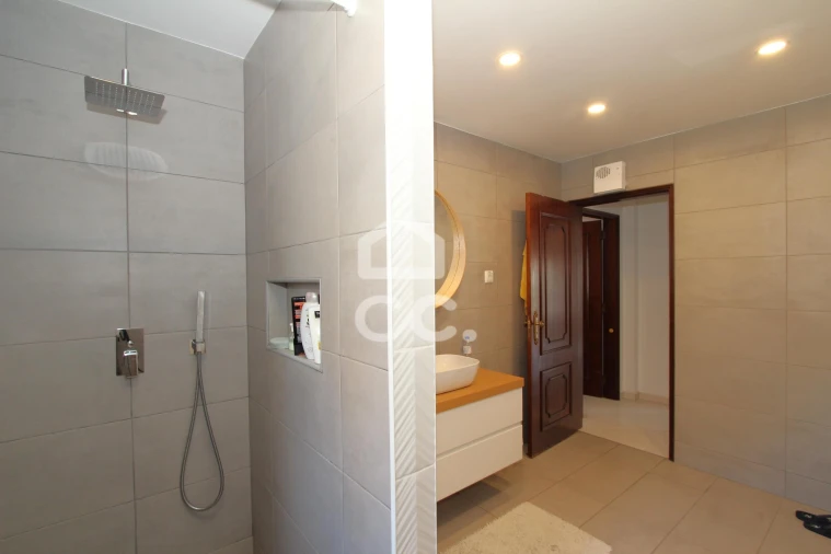 Moradia T4 para Venda em Porches Foto 26