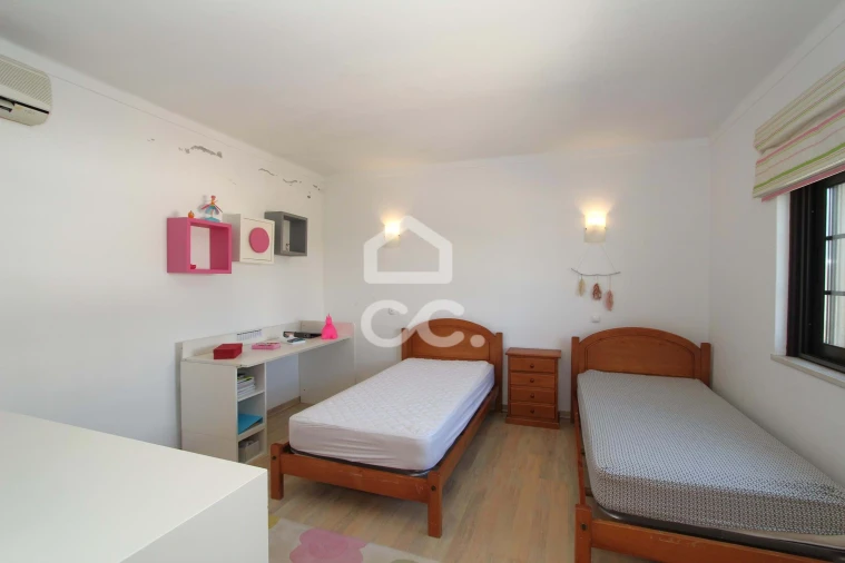 Moradia T4 para Venda em Porches Foto 30