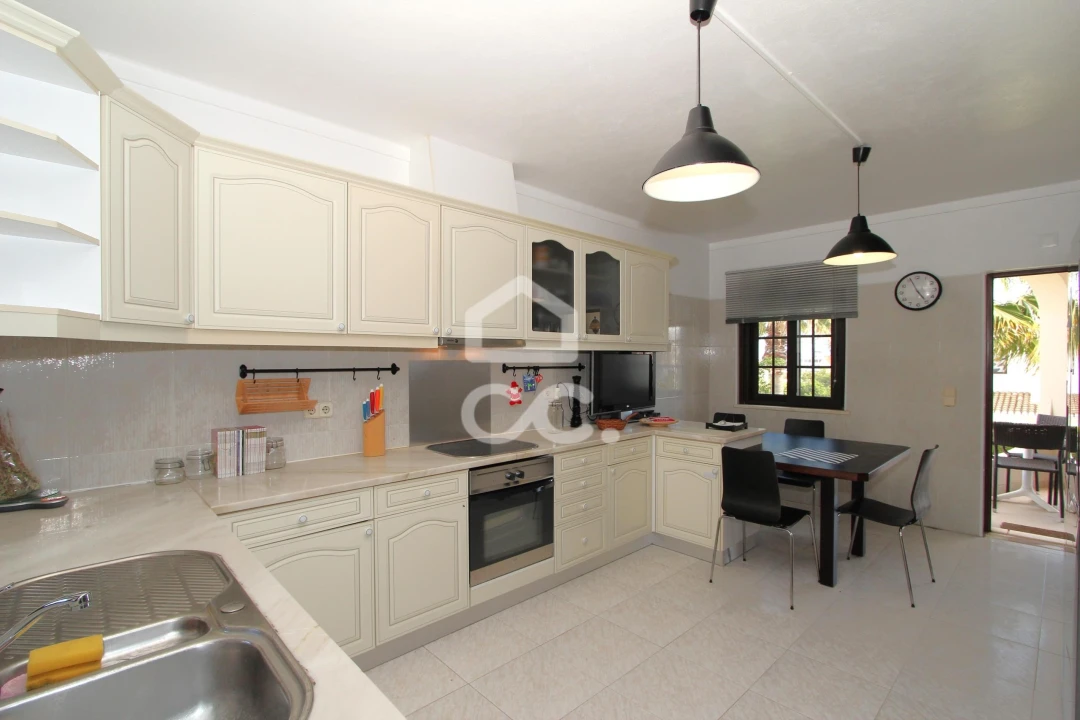 Moradia T4 para Venda em Porches Foto 15