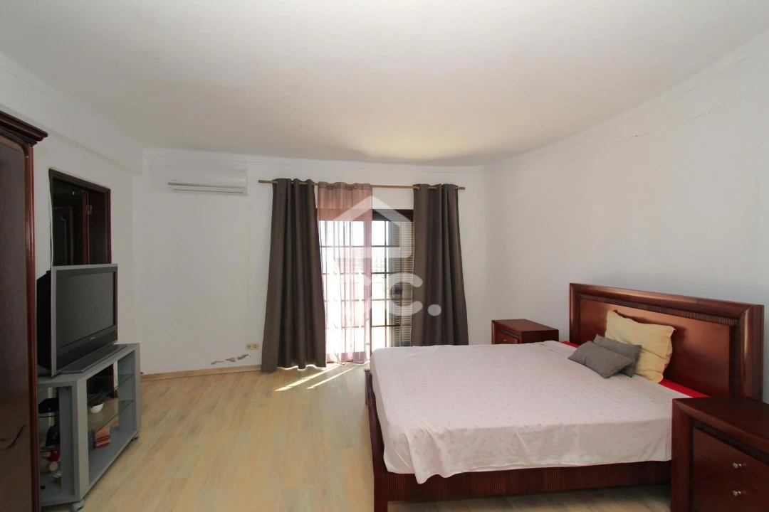 Moradia T4 para Venda em Porches Foto 41