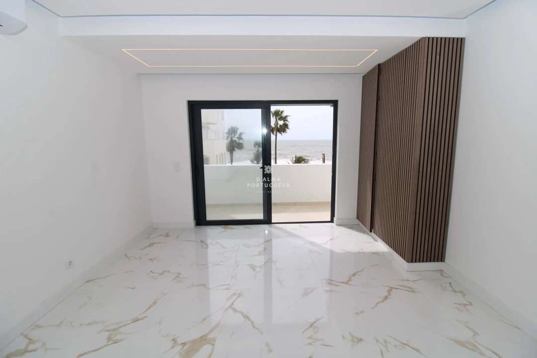 Apartamento T2 para Venda em Quarteira Foto 7