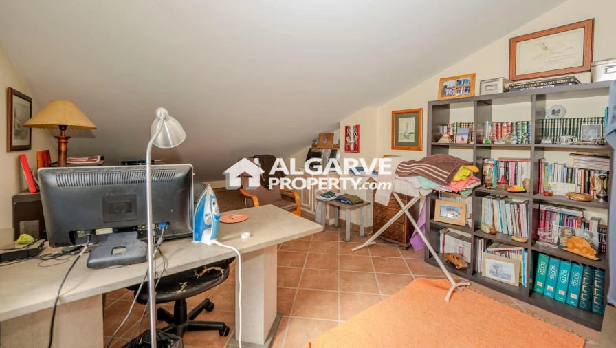 Moradia T3 para Venda em Quelfes Foto 36