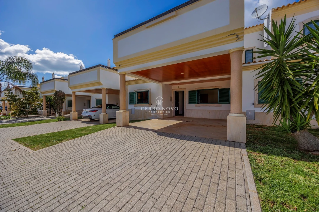 Moradia T4 para Venda em Ferreiras Foto 7