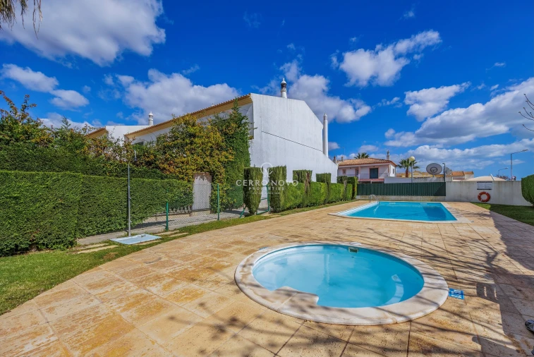 Moradia T4 para Venda em Ferreiras Foto 24