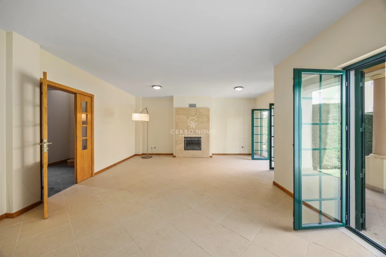 Moradia T4 para Venda em Ferreiras Foto 10