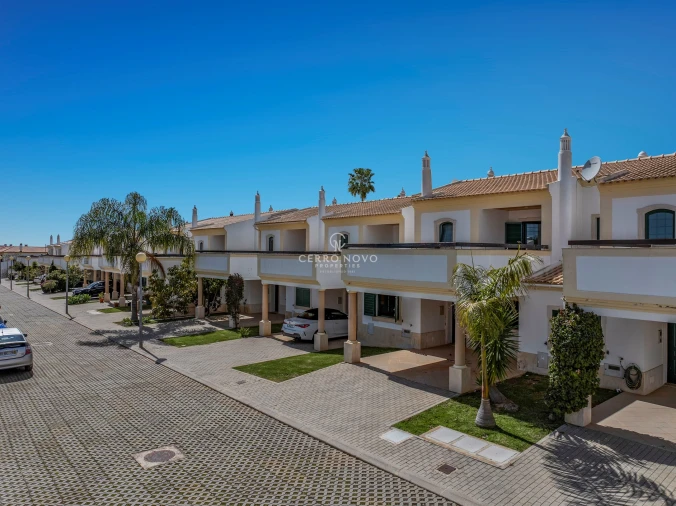 Moradia T4 para Venda em Ferreiras