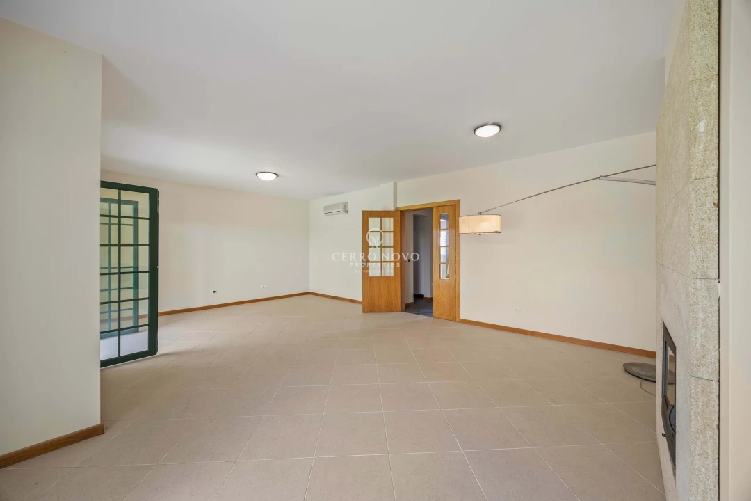 Moradia T4 para Venda em Ferreiras Foto 11