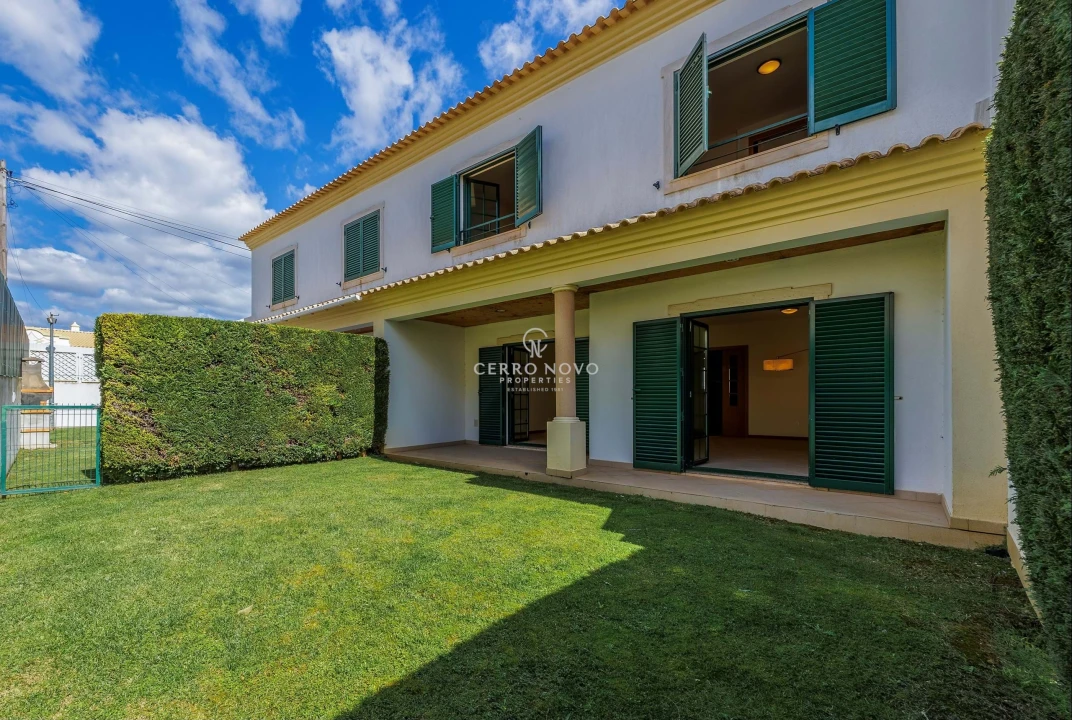 Moradia T4 para Venda em Ferreiras Foto 12