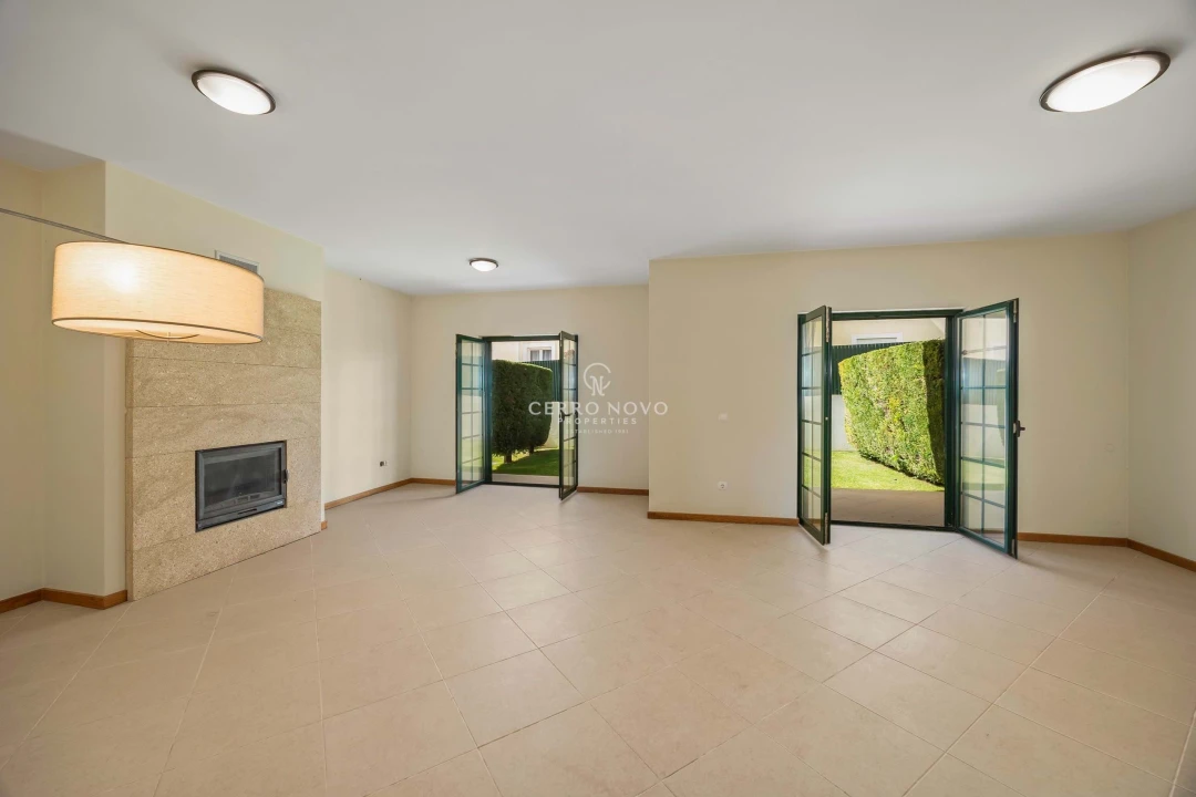 Moradia T4 para Venda em Ferreiras Foto 9