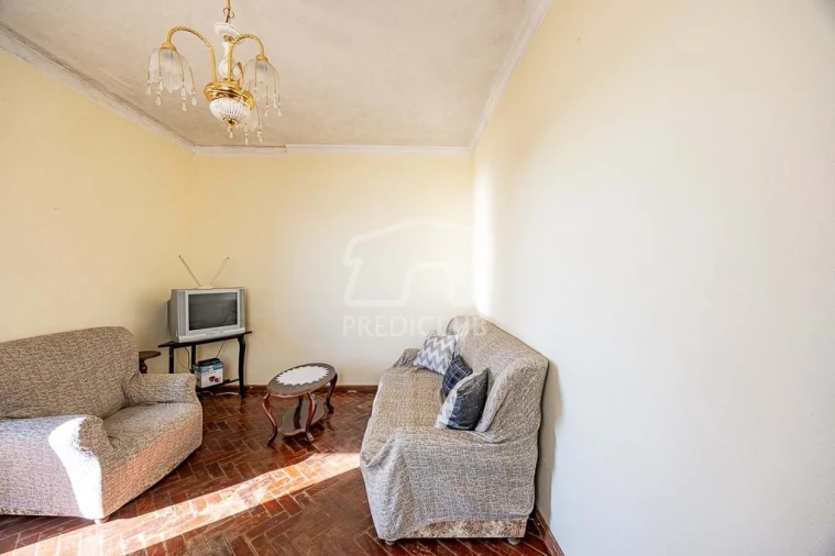 Moradia T2 para Venda em Canhas Foto 6