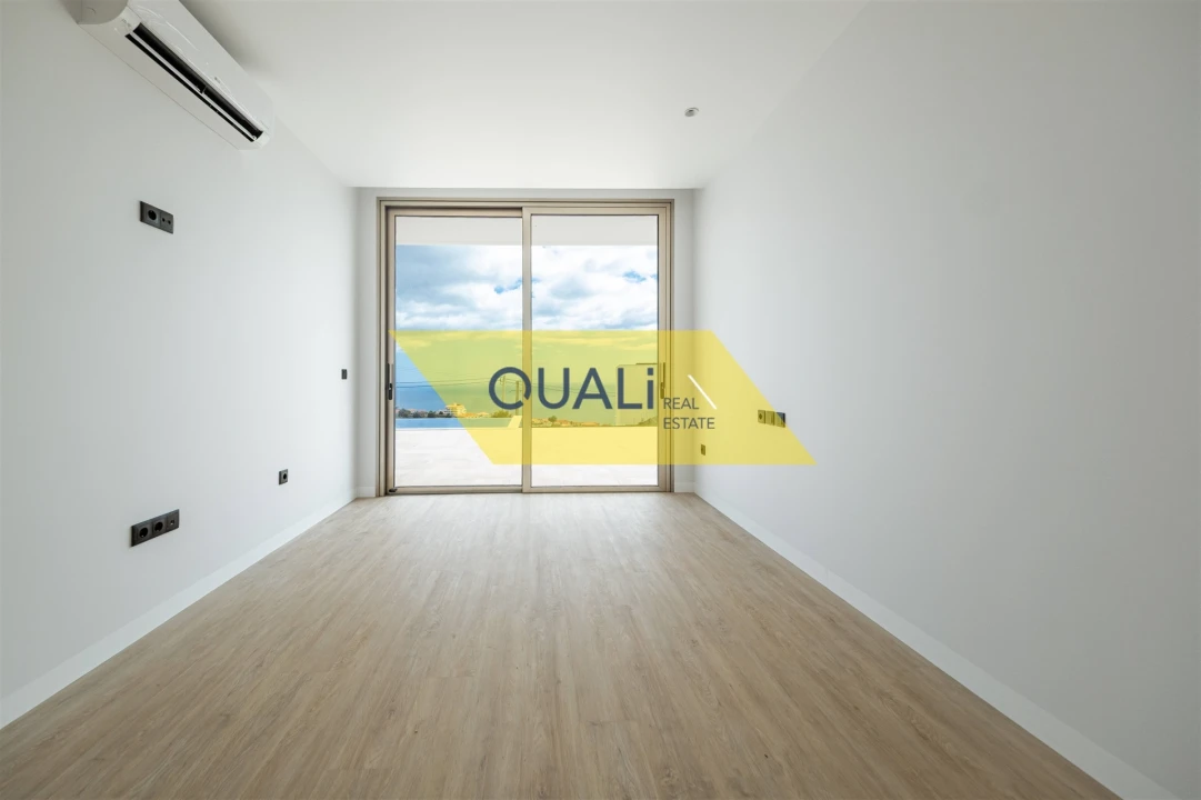 Moradia T3 para Venda em Estreito da Calheta Foto 13