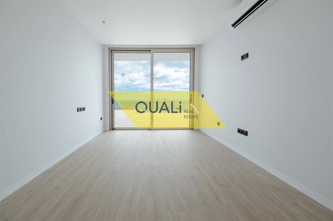 Moradia T3 para Venda em Estreito da Calheta Foto 9